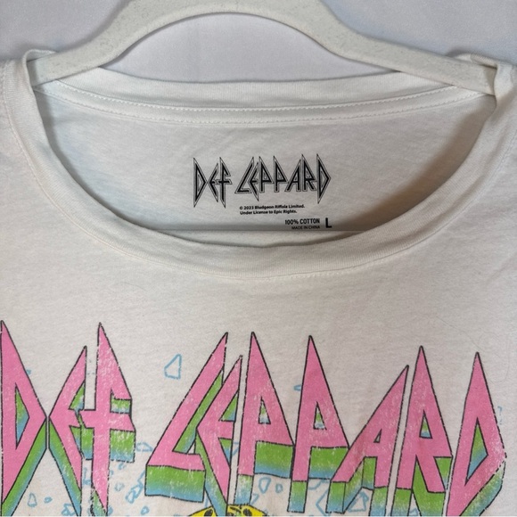 Def Leppard White Graphic Tee Size Large NWOT - Picture 5 of 9